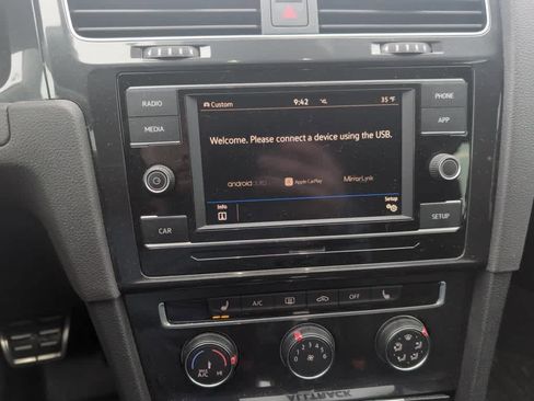 Certified 2019 Volkswagen Golf Alltrack S image 10