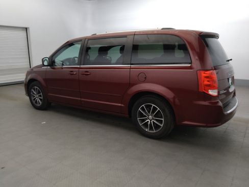 Used 2017 Dodge Grand Caravan SXT FWD image 3
