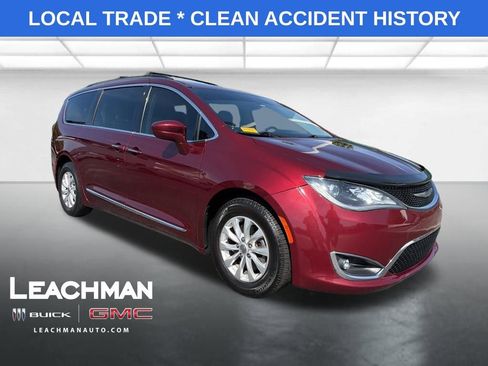 Used 2017 Chrysler Pacifica Touring-L FWD image 1