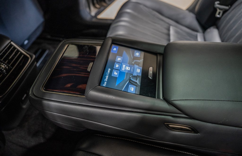 Used 2018 Lexus LS 500 w/ Luxury Package RWD image 31
