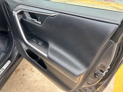 Used 2025 Toyota RAV4 Limited FWD image 10