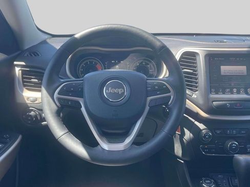 Used 2018 Jeep Cherokee Latitude AWD/4WD image 14