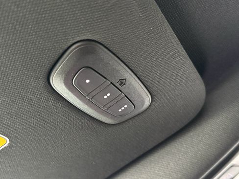 Used 2025 RAM 1500 Laramie AWD/4WD image 30