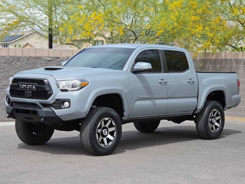 Used 2020 Toyota Tacoma TRD Sport w/ Technology Package image 5