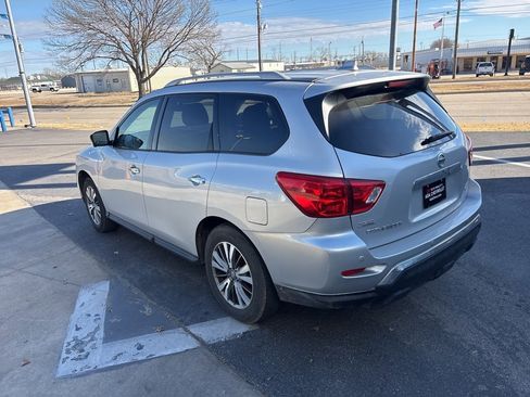 Used 2020 Nissan Pathfinder SL image 3