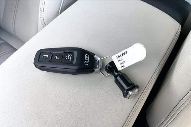 Used 2025 Audi Q5 Premium w/ Convenience Package AWD/4WD image 35
