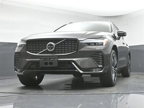Used 2025 Volvo XC60 B5 Plus image 36