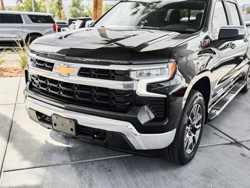 Used 2022 Chevrolet Silverado 1500 LT AWD/4WD image 6
