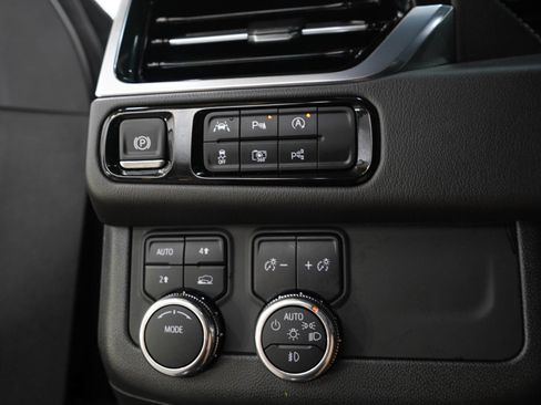 Used 2025 GMC Yukon Denali w/ Sun & Power Step Package AWD/4WD image 27