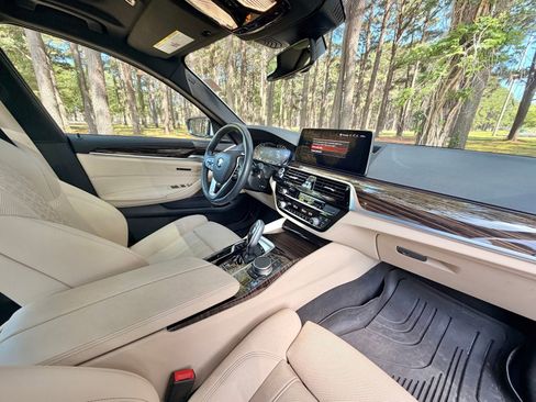 Used 2023 BMW 540i w/ Premium Package RWD image 19
