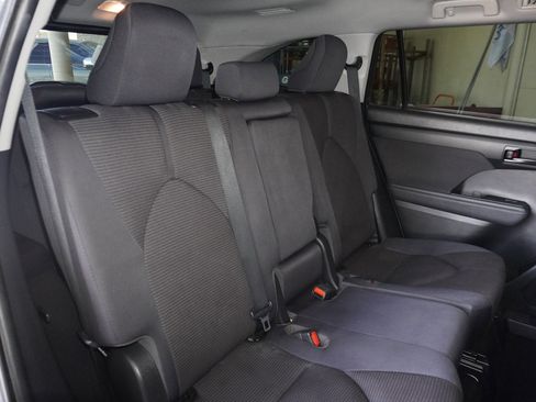 Used 2022 Toyota Highlander LE image 43