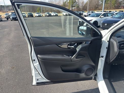 Used 2022 Nissan Rogue Sport SL w/ Premium Package image 10