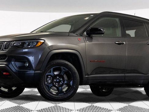 Used 2024 Jeep Compass Trailhawk AWD/4WD image 2