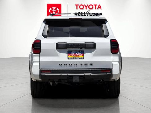 New 2026 Toyota 4Runner SR5 AWD/4WD image 5