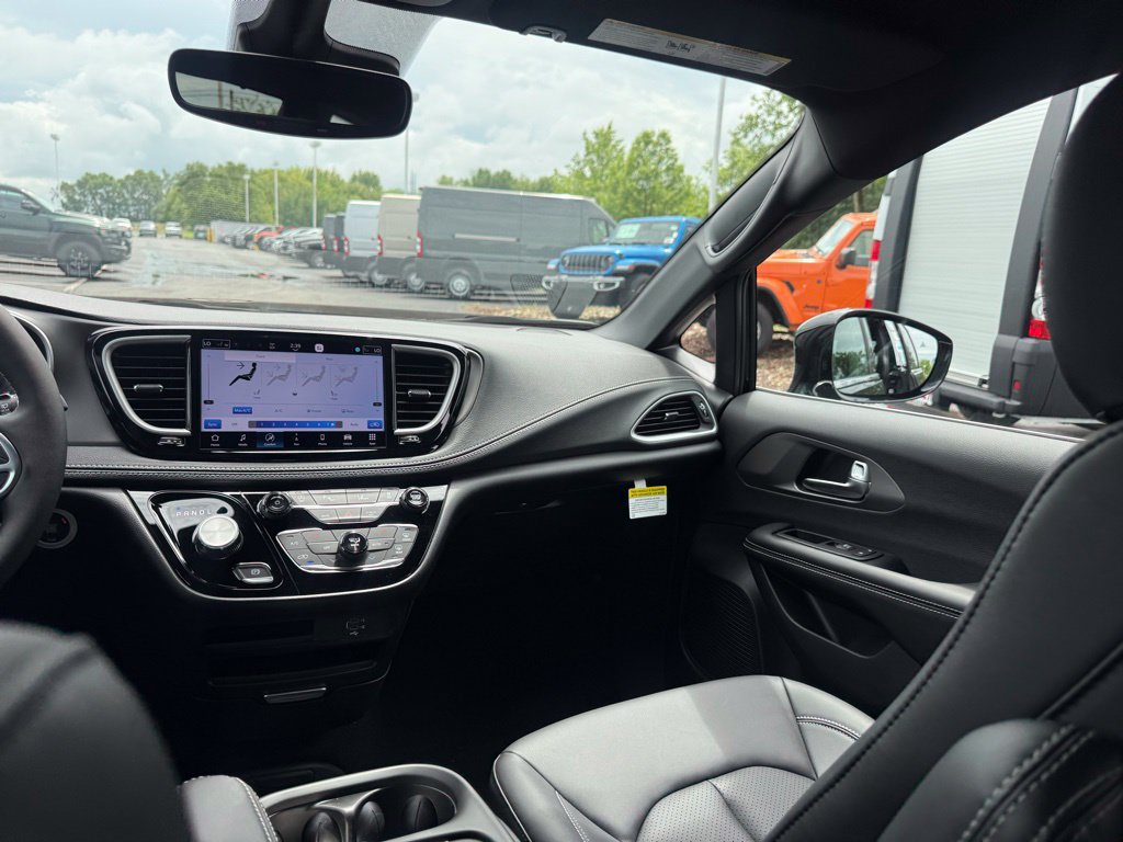 New 2027 Chrysler Pacifica Select w/ Family Tech Group FWD image 49