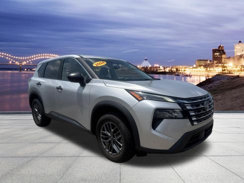 Used 2024 Nissan Rogue S FWD image 4