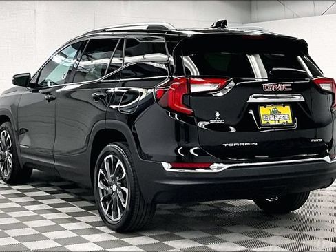 Used 2024 GMC Terrain SLT AWD/4WD image 2