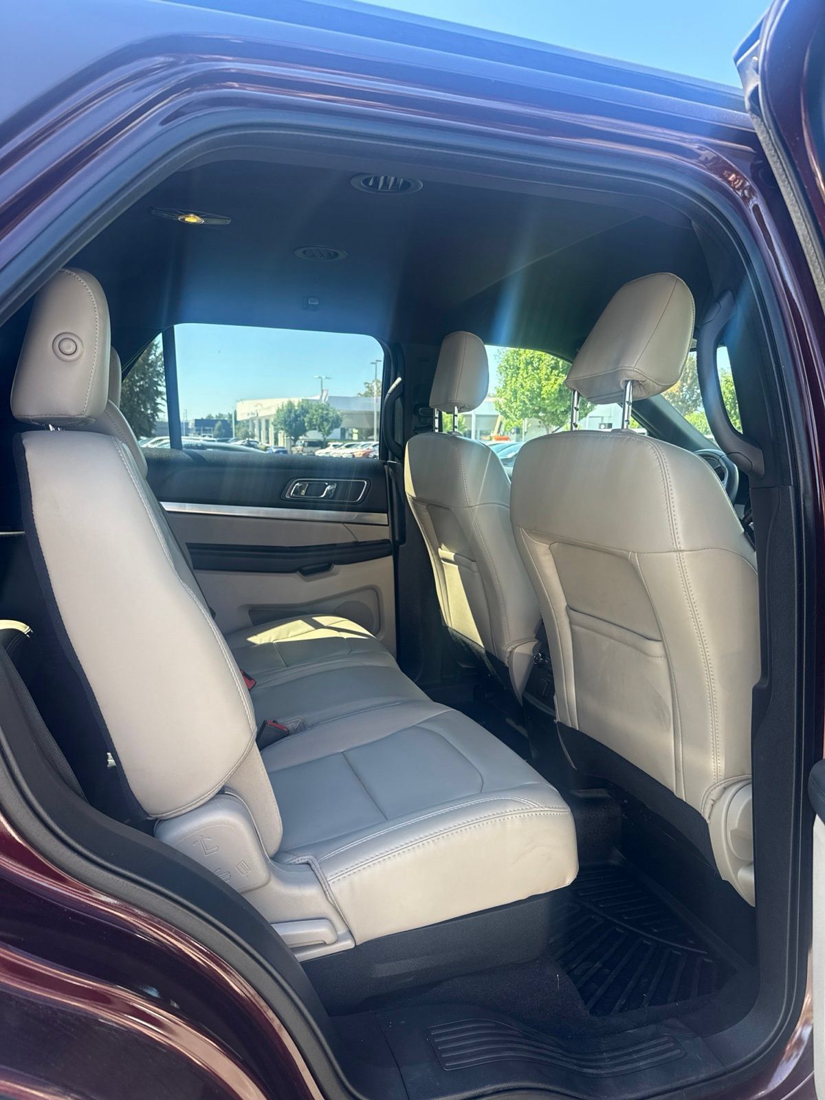 Used 2019 Ford Explorer XLT w/ Equipment Group 202A AWD/4WD image 6