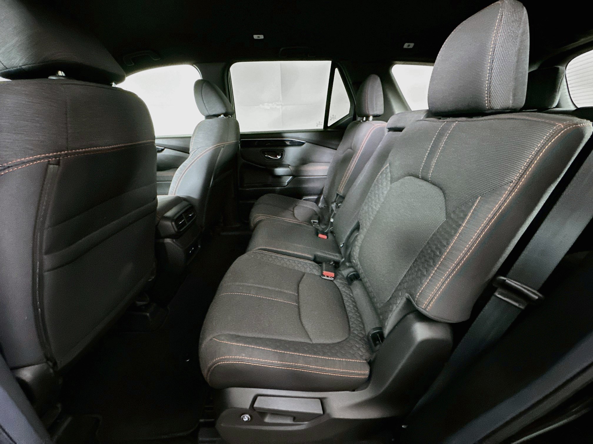 Used 2025 Honda Pilot Sport image 26