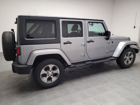 Used 2018 Jeep Wrangler Unlimited Sahara AWD/4WD image 10