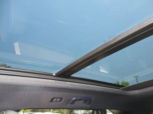 Used 2025 Volkswagen Atlas Cross Sport SE w/ Panoramic Sunroof Package image 29