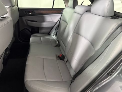 Used 2018 Subaru Outback 3.6R Limited AWD/4WD image 12