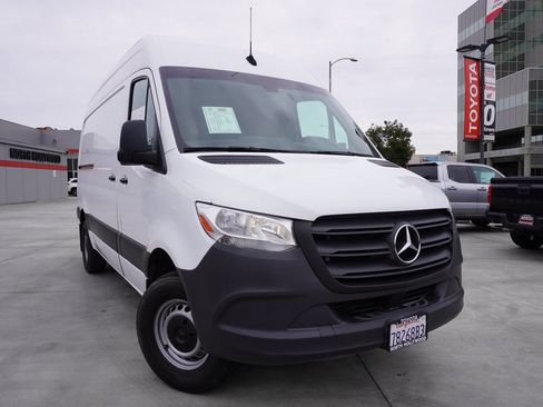 Used 2020 Mercedes-Benz Sprinter 1500 image 2
