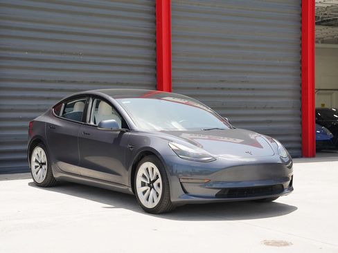Used 2023 Tesla Model 3 Standard Range RWD image 3