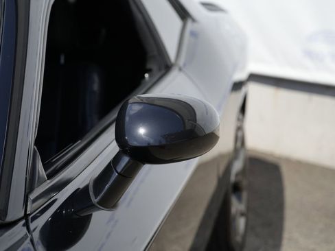 Used 2015 Dodge Challenger SXT image 14