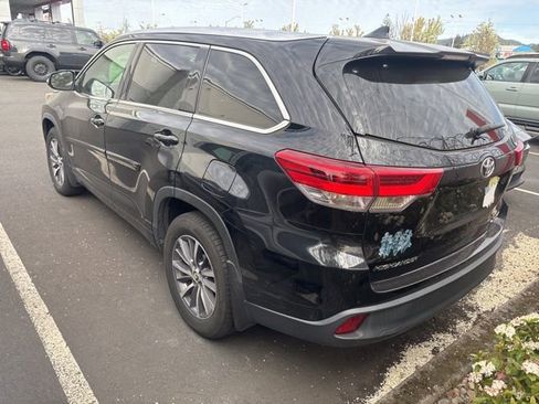 Certified 2017 Toyota Highlander XLE image 3