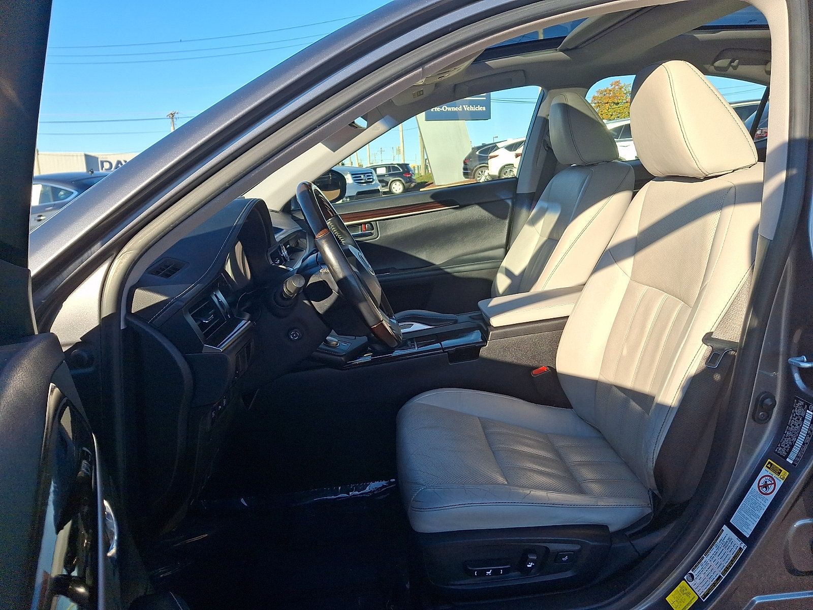 Used 2016 Lexus ES 350 w/ Luxury Package w/Wood Trim FWD image 13