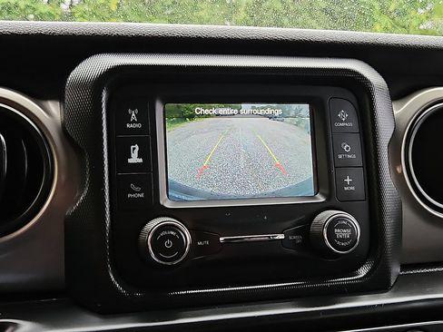 Used 2018 Jeep Wrangler Unlimited Sport image 26