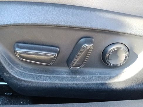 Used 2023 Toyota Camry SE image 16