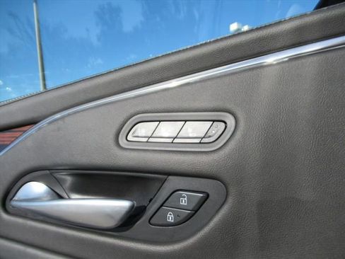 Used 2023 Cadillac Escalade Premium Luxury image 29