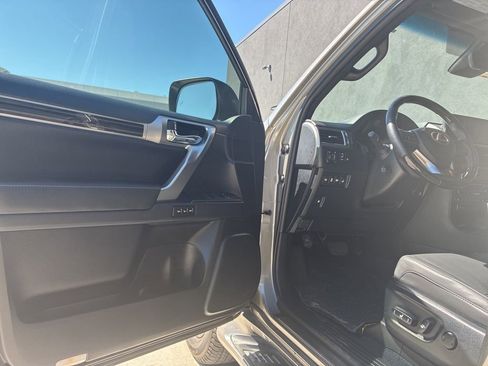 Used 2023 Lexus GX 460 Premium AWD/4WD image 16