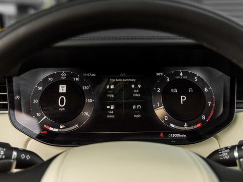 Used 2025 Land Rover Range Rover SE AWD/4WD image 27