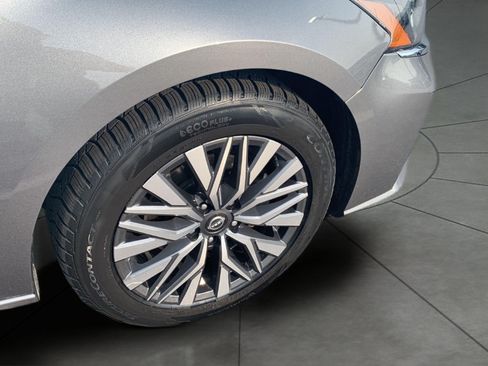 Used 2024 Nissan Altima 2.5 SV FWD image 24