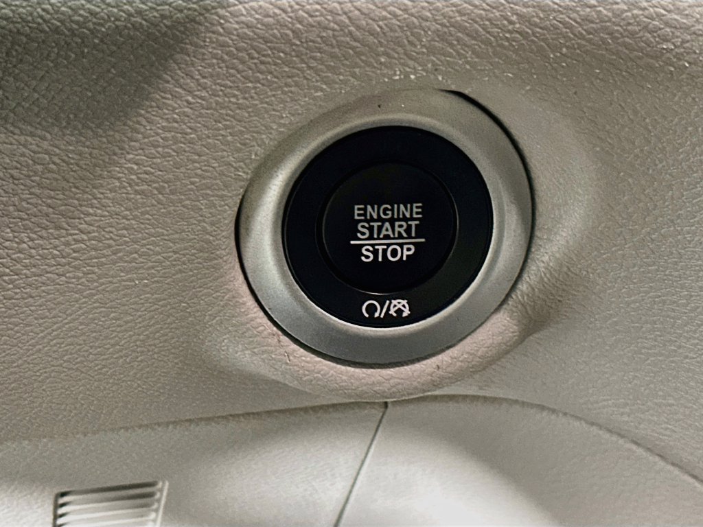 Certified 2024 Chrysler Pacifica Touring-L FWD image 22