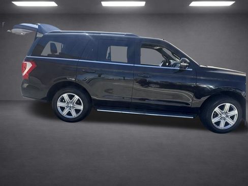 Used 2019 Ford Expedition XLT w/ Equipment Group 202A AWD/4WD image 13