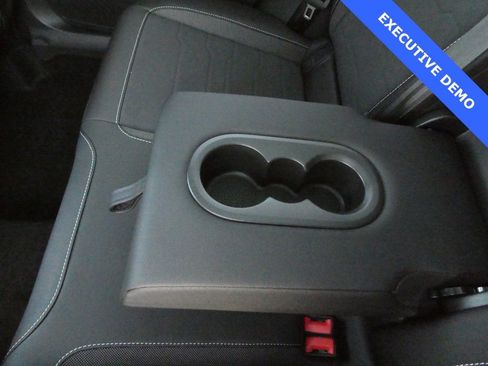 Certified 2025 Volkswagen Taos SE image 37