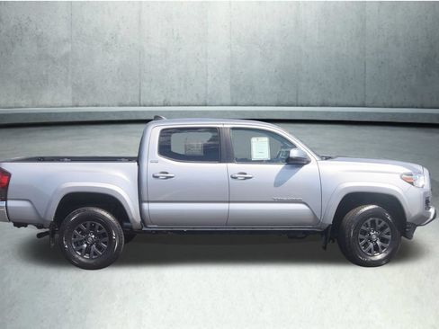 Certified 2021 Toyota Tacoma SR5 AWD/4WD image 16