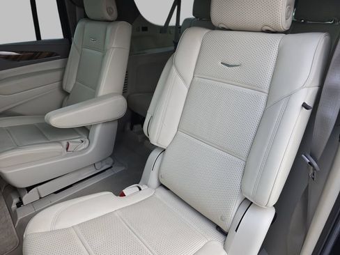 Certified 2022 Cadillac Escalade ESV Premium Luxury Platinum AWD/4WD image 15