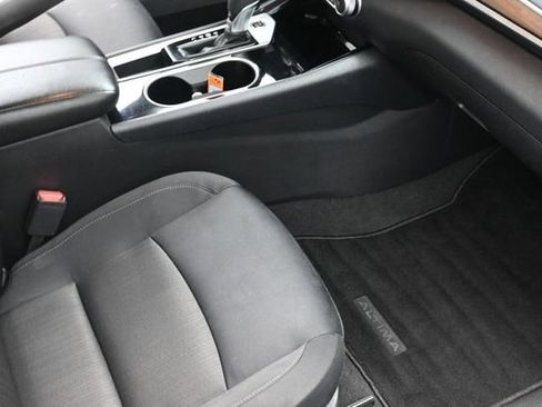 Used 2024 Nissan Altima 2.5 SV FWD image 42