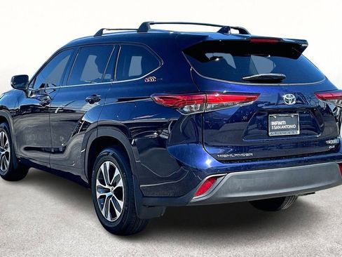 Used 2021 Toyota Highlander XLE image 15