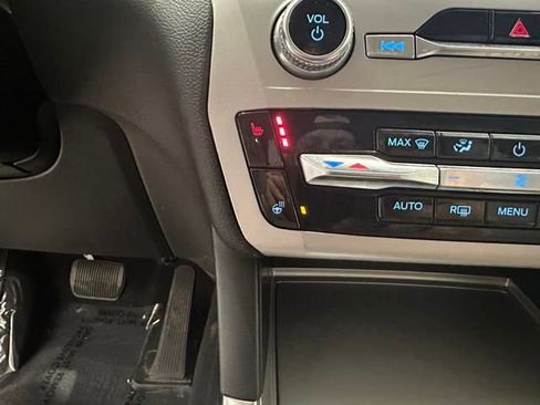 Used 2023 Ford Explorer XLT w/ Equipment Group 202A image 13