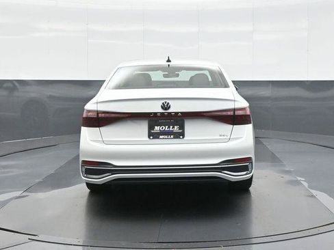 Used 2025 Volkswagen Jetta SEL FWD image 6