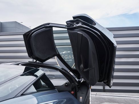 Used 2024 McLaren 750S image 27