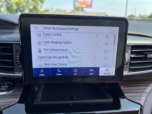 Used 2021 Ford Explorer Limited w/ Equipment Group 301A AWD/4WD image 16