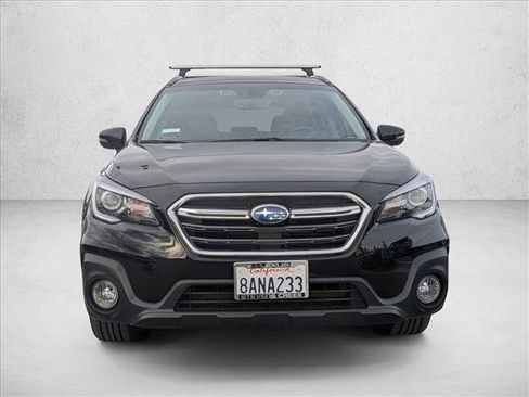 Used 2018 Subaru Outback 3.6R Touring image 2