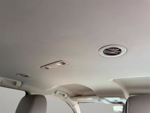 Used 2018 Chevrolet Suburban LT RWD image 43